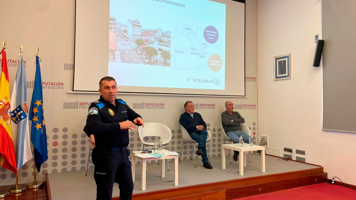 Ponteareas expón o seu modelo de mobilidade ás policías locais da provincia de Pontevedra